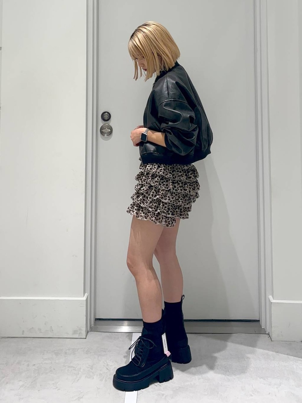 「着痩せ・細見え、女子ウケ、カジュアル、カジュアルコーデ、新作、FOREVER 21」｜「FOREVER 21の【2024FW】レースフリルショートパンツ（その他パンツ、ベージュ系）」を使った、hm2931さん（レディース・159cm）の春コーディネートの3枚目の写真
