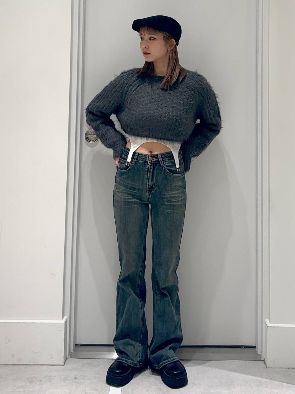 「冬コーデ、レイヤードスタイル、FOREVER 21、着痩せ・細見え、女子ウケ、カジュアル、カジュアルコーデ」|「FOREVER 21の【2024FW】アソートクロッグサンダル(スリッポン、ブラック系)」を使った、hm2931さん(レディース・159cm)の冬コーディネートの2枚目の写真