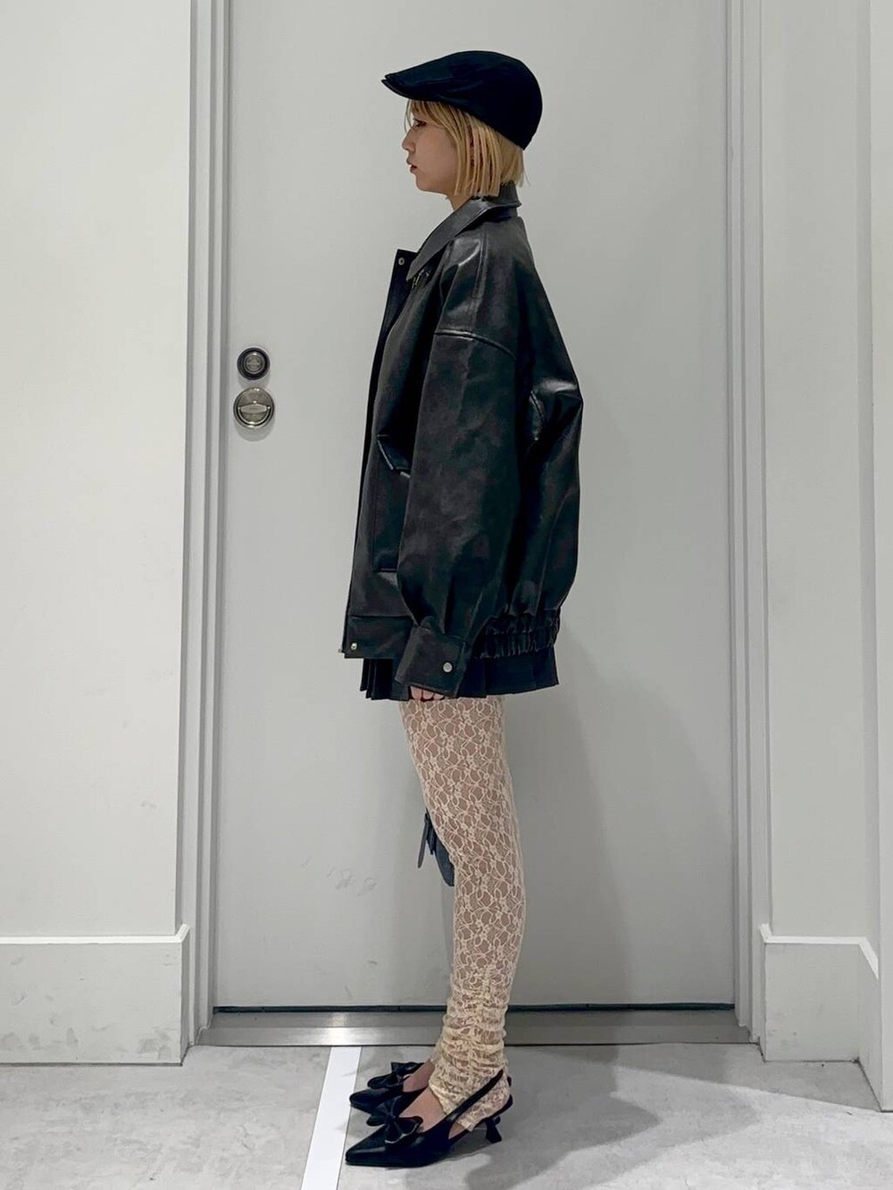 「着痩せ・細見え、女子ウケ、カジュアル、カジュアルコーデ、レイヤードスタイル、春コーデ、春色、春アウター、春服みてみて、FOREVER 21」|「FOREVER 21の【2024SS】カップ付きバンドゥ(チューブトップ、ホワイト系)」を使った、hm2931さん(レディース・159cm)の春コーディネートの3枚目の写真