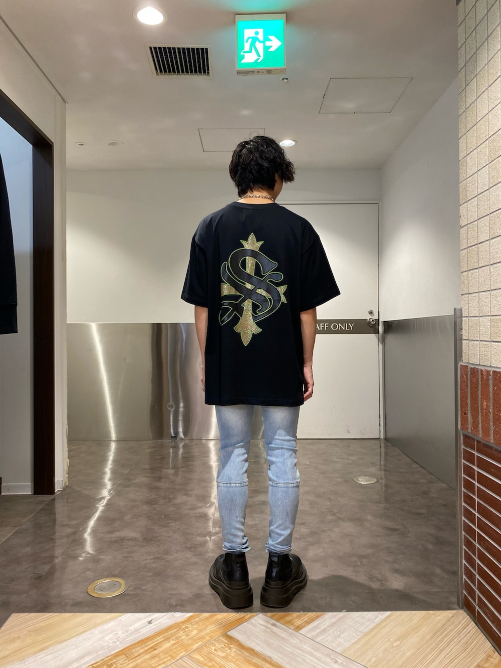 「カジュアル、シンプル、デニムパンツ、春服、シンプルコーデ、夏コーデ、低身長、メンズコーデ、オトナカジュアル、おしゃれさんと繋がりたい」｜「DANKE SCHONのDankeSchon/ダンケシェーン/サイドジップスキニーパンツ（デニムパンツ、ブルー系）」を使った、takuya satoさん（メンズ・163cm）の春コーディネートの2枚目の写真