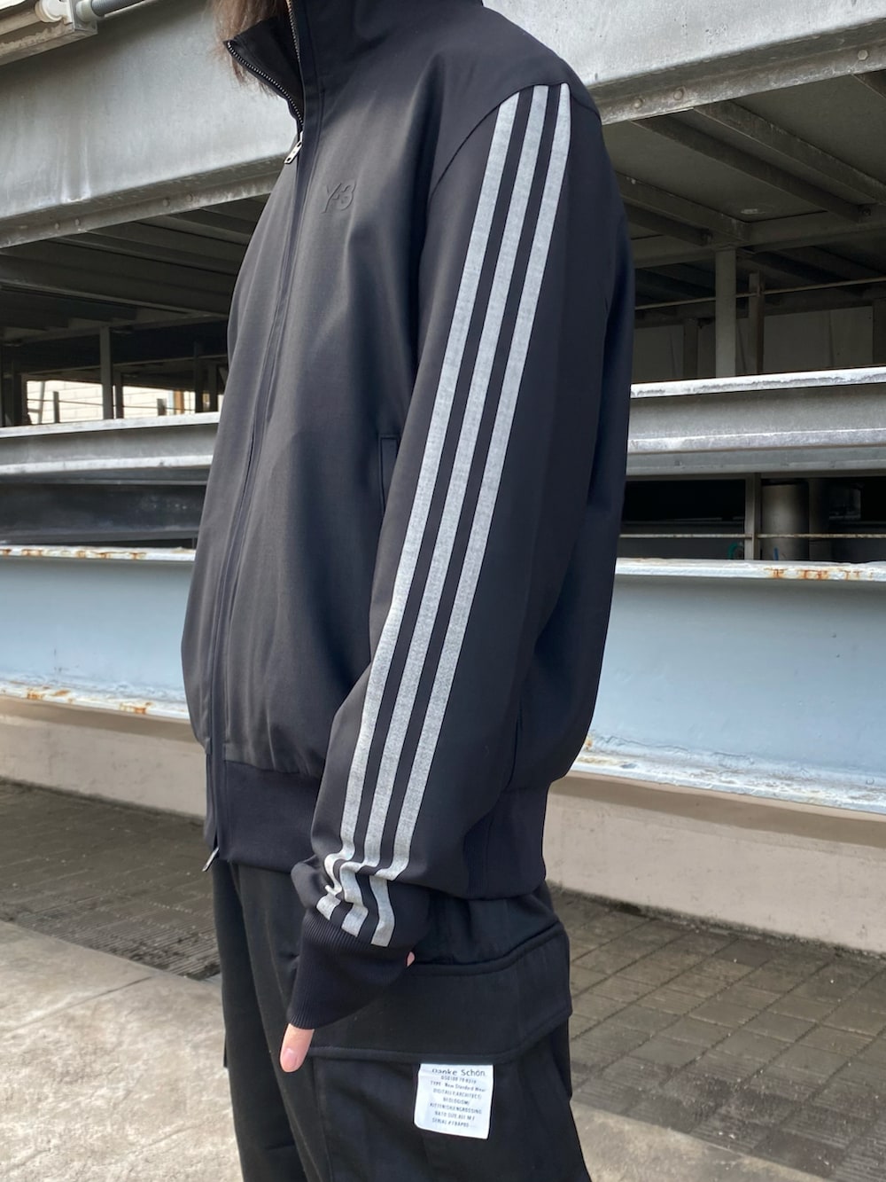 「Y-3、今日のコーデ、メンズファッション、秋冬コーデ、大人カジュアル、低身長コーデ、ウールジャケット、スポーツミックス、カーゴパンツ、LHP、Danke schon」｜「Y-3のアイテム（ジャケット/アウター、ブラック系）」を使った、takuya satoさん（メンズ・163cm）の冬コーディネートの2枚目の写真