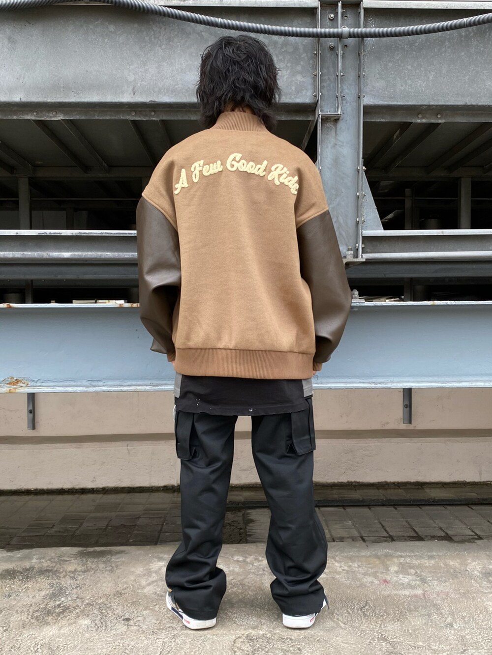「カジュアルコーデ、休日スタイル、おしゃれさんと繋がりたい、秋コーデ、カジュアル、ストリート、スタジャン、LHP、Danke schon、afgk、A FEW GOOD KIDS、低身長、韓国ストリート」｜「A FEW GOOD KIDSのAFEWGOODKIDS/アフューグッドキッズ/WOOLEN BASEBALL LOGO JACKET（スタジャン、ブラウン系）」を使った、takuya satoさん（メンズ・163cm）の秋コーディネートの2枚目の写真