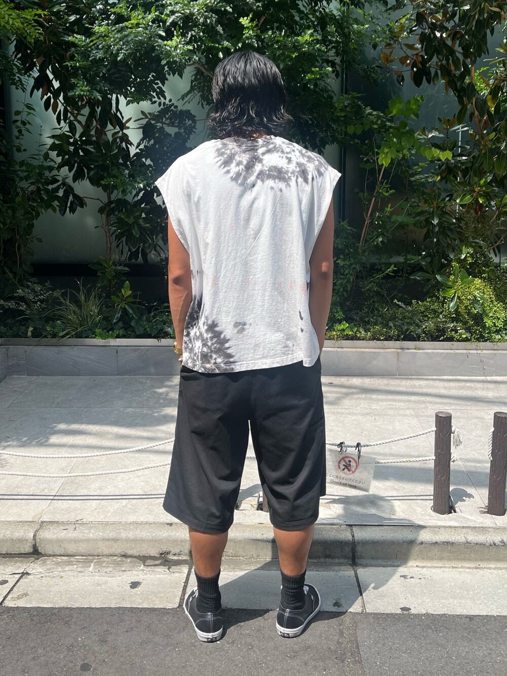 その他のTシャツ/カットソーを着用したメンズの夏コーディネートの2枚目の写真