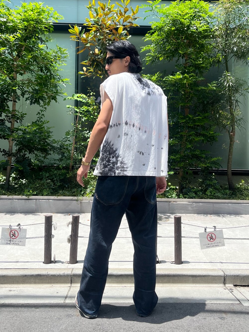 その他のTシャツ/カットソーを着用したメンズの夏コーディネートの2枚目の写真