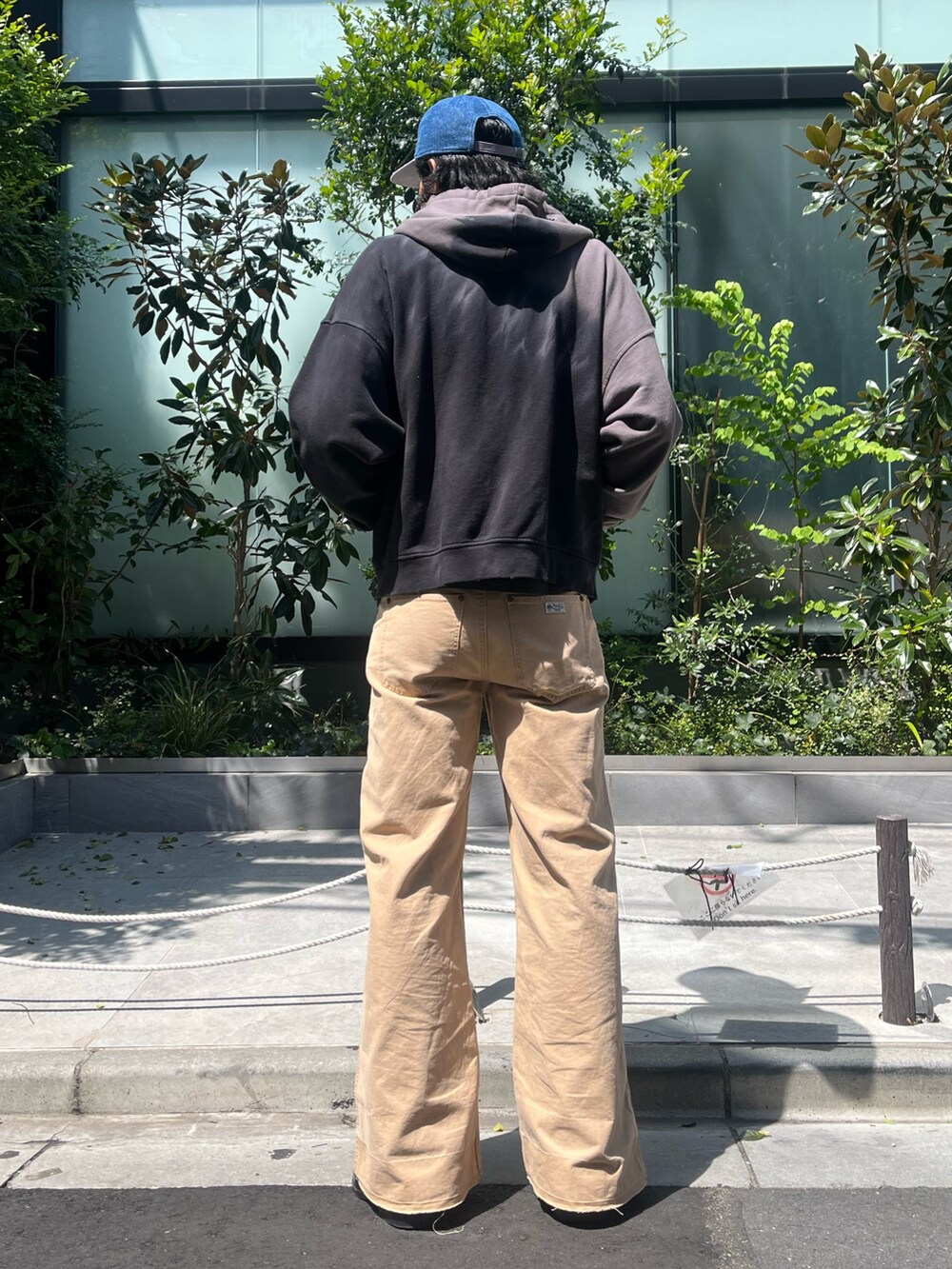 「パーカー、パーカーコーデ、ジップパーカー、ジップ、ジップパーカ、ジップアップ、ファッション、ファッション好きと繋がりたい、ファッションを楽しもう、ファッションの力を信じよう、ファッション手当、ファッションショー、春、春コーデ、春夏コーデ」｜「DANKE SCHONのDankeSchon/ダンケシェーン/TIEDYE ZIP HOODIE（パーカー、グレー系）」を使った、MASATOさん（メンズ・178cm）の春コーディネートの2枚目の写真