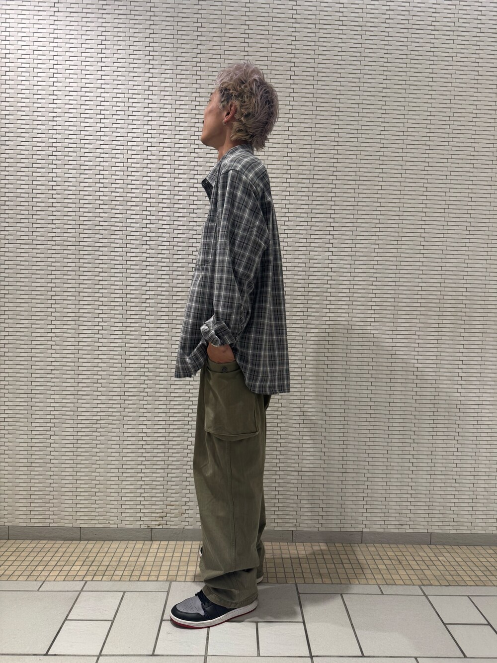 その他のシャツ/ブラウスを着用したメンズの秋コーディネートの2枚目の写真