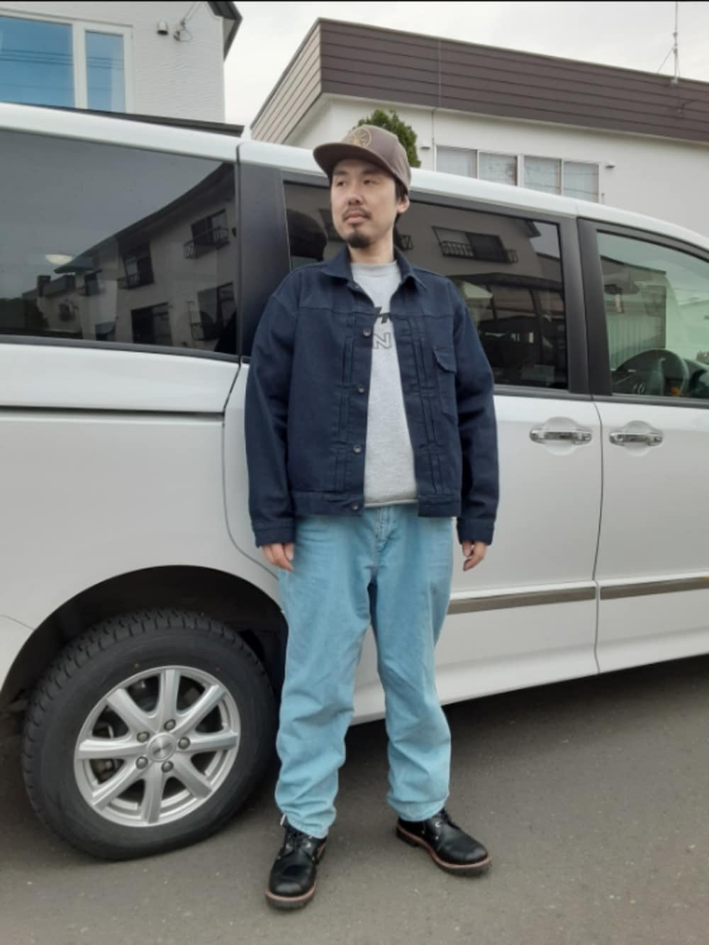 「休日スタイル、シンプルコーデ、バイクスタイル、バイク、デニム、キャップ、オーバーサイズ、デニムコーデ、GU、スウェット、ライダースブーツ、ホンダ、ホンダ×GU、お出かけコーデ日記」｜「POLeRのアイテム（キャップ、ベージュ系）」を使った、ホーネットさん（メンズ・173cm）の春コーディネートの2枚目の写真