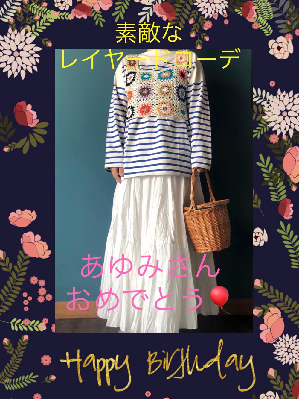 ブルー系のサロペット/オーバーオール、イエロー系のTシャツ/カットソー、ブルー系のスニーカーを着用したレディースの夏コーディネートの5枚目の写真