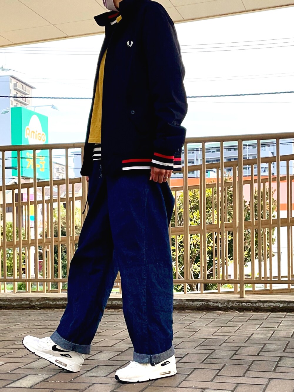 「レイヤードスタイル、デニム、大人カジュアル、デニムパンツ、スニーカー、白スニーカー、NIKE、エアマックス、ハンチング、春コーデ、ブルゾン、ライトアウター、ボーダートップス、古着、ビッグシルエット」｜「PAR ICIのプレーティング製品染め　BIGプルオーバー（Tシャツ/カットソー、イエロー系）」を使った、ike mieさん（レディース・158cm）の春コーディネートの2枚目の写真