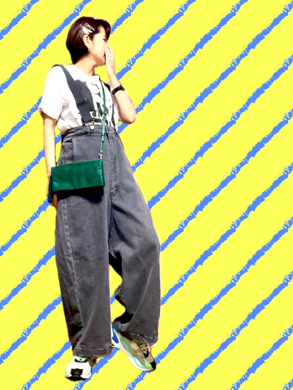 「サロペット、デニム、サスペンダー、バンドT、Tシャツ、夏コーデ、古着MIX、スニーカー、PUMA、大人カジュアル、ミニバッグ、ショルダーバッグ、モノトーンコーデ、ロゴT、アラフィフ」｜「レピッシュLive Tの2022レピッシュ LiveツアーT（Tシャツ/カットソー、ホワイト系）」を使った、ike mieさん（骨格ナチュラル・レディース・158cm）の夏コーディネートの2枚目の写真