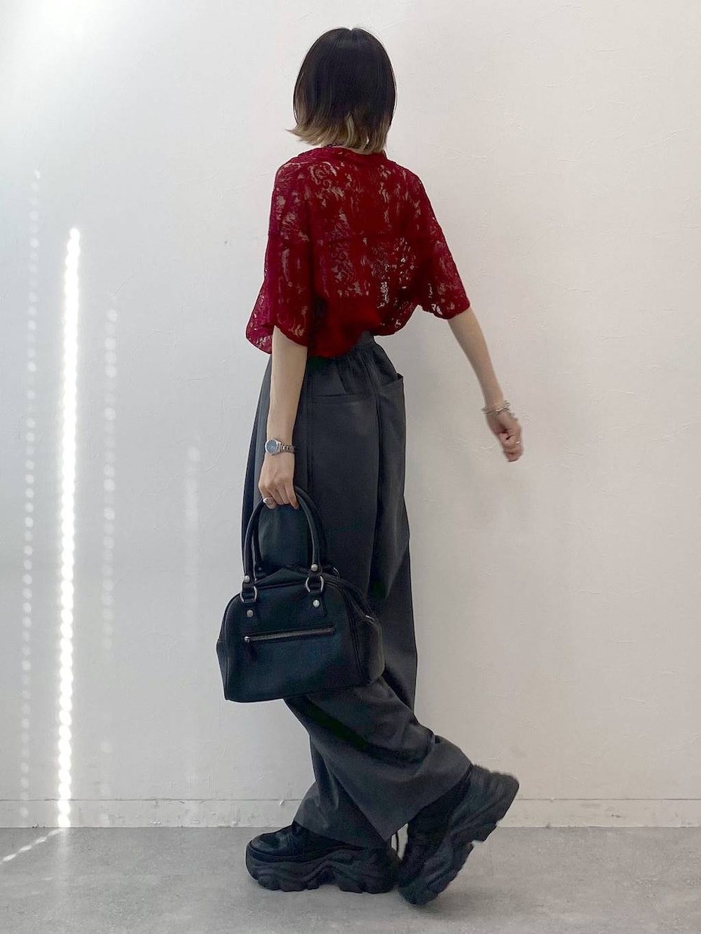 「カジュアル、ベーシック/シンプル、女子ウケ、PAGEBOY、パンツ、ゆったり、きれいめ、きれいめカジュアル、厚底シューズ、スニーカー、PBLIM」｜「PAGEBOYのプラットチャンキースニーカー（スニーカー、ブラック系）」を使った、matsuさん（レディース・156cm）の夏コーディネートの5枚目の写真