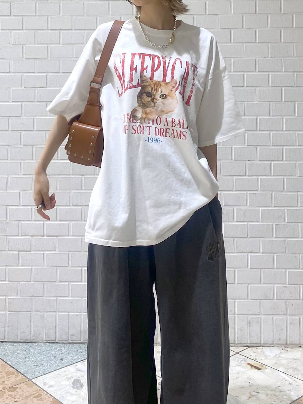 「カジュアル、ベーシック/シンプル、女子ウケ、PAGEBOY、PBLIM、ユニセックス、スウェット、スウェットパンツ、ラフ、Tシャツ、オーバーサイズ、ゆったり、楽ちんコーデ、厚底シューズ、スニーカー」｜「PAGEBOYのダットコンビソールスニーカー（スニーカー、ホワイト系）」を使った、matsuさん（レディース・156cm）の夏コーディネートの3枚目の写真