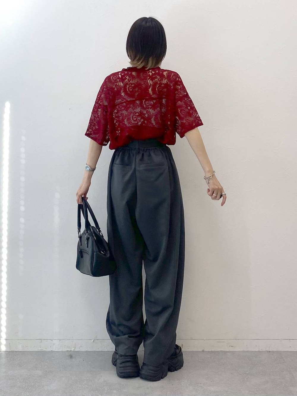 「カジュアル、ベーシック/シンプル、女子ウケ、PAGEBOY、パンツ、ゆったり、きれいめ、きれいめカジュアル、厚底シューズ、スニーカー、PBLIM」｜「PAGEBOYのプラットチャンキースニーカー（スニーカー、ブラック系）」を使った、matsuさん（レディース・156cm）の夏コーディネートの6枚目の写真