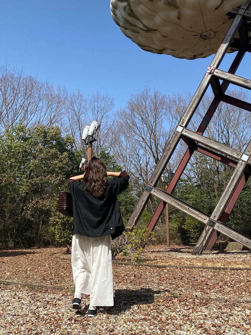 「ワンピース、コットンワンピース、アディダス、スニーカー、韓国ファッション、韓国、ドラゴンディフュージョン」｜「Right-onのアイテム（ミリタリージャケット、ブラック系）」を使った、fullmoonさん（レディース・157cm）の春コーディネートの3枚目の写真