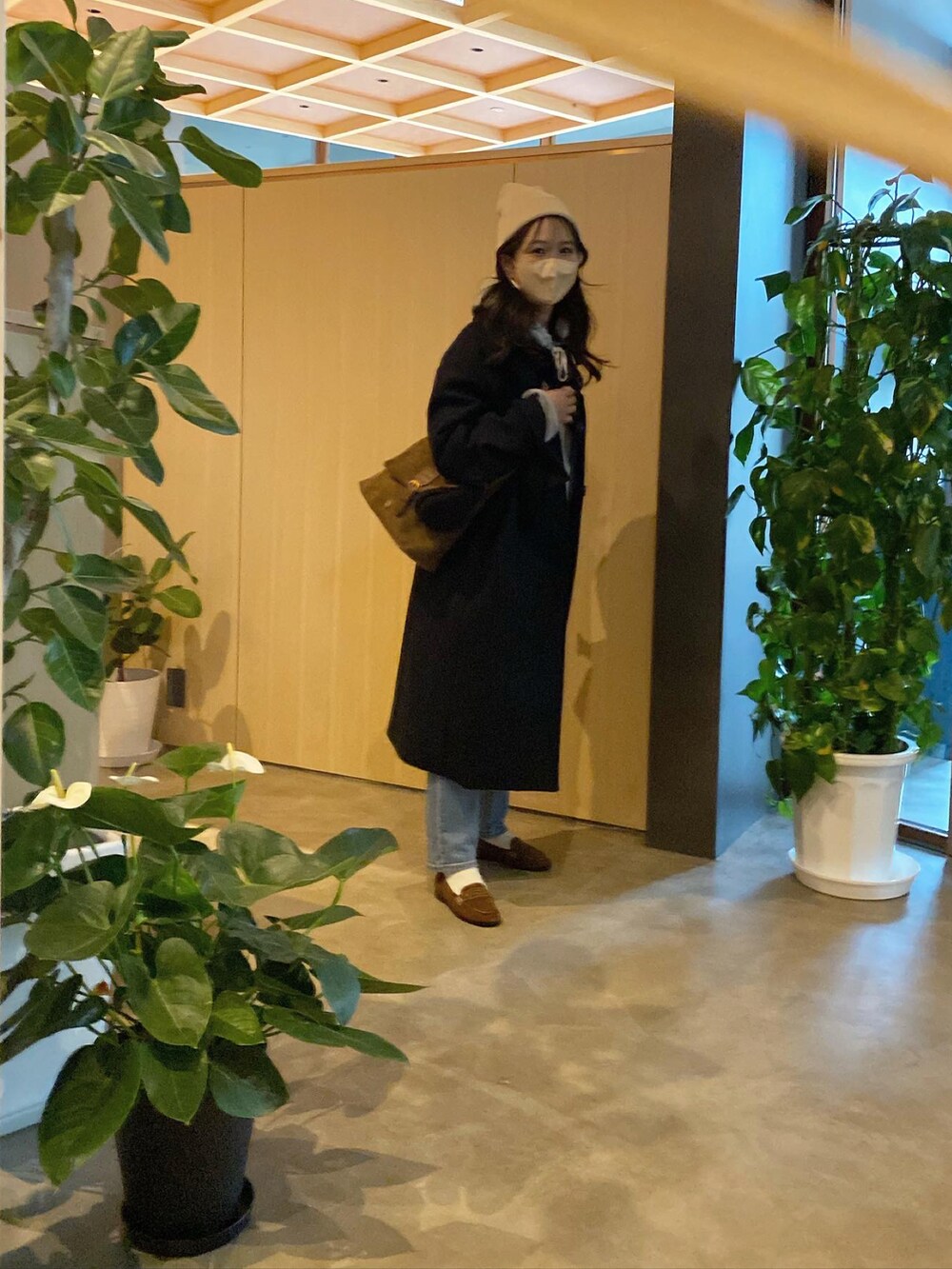 「韓国ファッション、韓国、ビーニー帽、メントゥーメン、パーカー、ネイビーコート」｜「セリアのアイテム（手袋、ブルー系）」を使った、fullmoonさん（レディース・157cm）の冬コーディネートの2枚目の写真