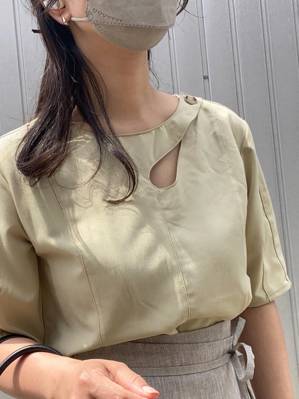 「ピスタチオグリーン、巻きスカート、ラップスカート、韓国ファッション、韓国、韓国コーデ、韓国好きな人と繋がりたい」｜「ROVERETOの【ROVERETO】2WAY台形ミニショルダーバッグ（ショルダーバッグ、ブラック系）」を使った、fullmoonさん（レディース・157cm）の夏コーディネートの4枚目の写真