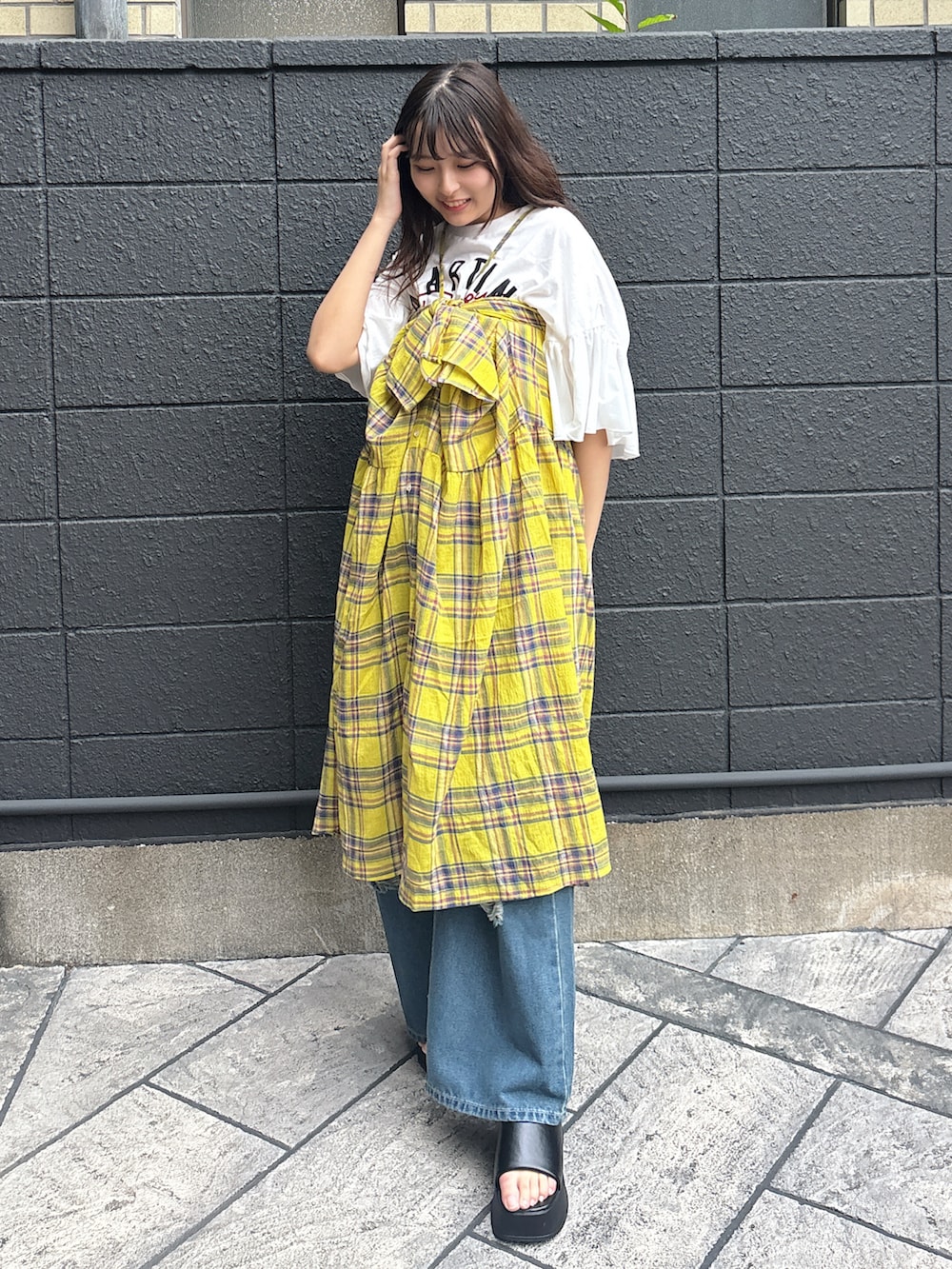 「ワンピース、ワンピーススタイル、チェックワンピース、イエローコーデ、レトロガールコーデ、マルチウェイワンピース」｜「RETRO GIRLの【EC限定】マルチWAYチェックワンピース（ワンピース、イエロー系）」を使った、さきみゆさん（骨格ストレート・レディース・160cm）の春コーディネートの2枚目の写真