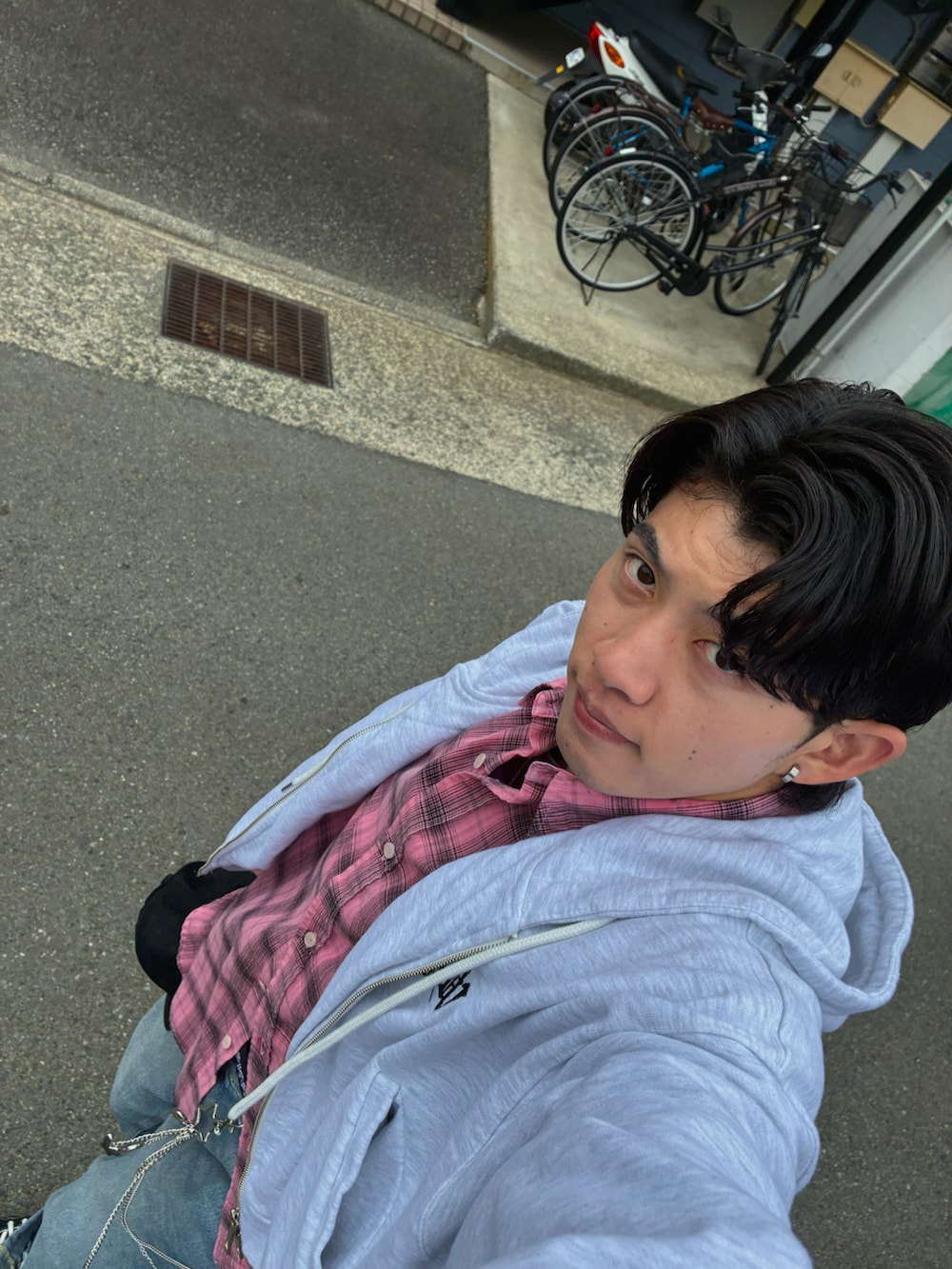 「ライブコーデ、aespa、フーディー、スウェットパーカー、韓国ファッション、converse、チェックシャツ、ピンクシャツ、春コーデ、きれいめカジュアル、onewill、ZARA、フレアデニム、大学生、モデル志望」｜「CONVERSEの🇰🇷CHUCK 70 PLUS FOUN-DATIONAL CANVAS（スニーカー、ブラック系）」を使った、ænsk (相互ﾌｫﾛｰ🉑)さん（メンズ・183cm）の夏コーディネートの2枚目の写真