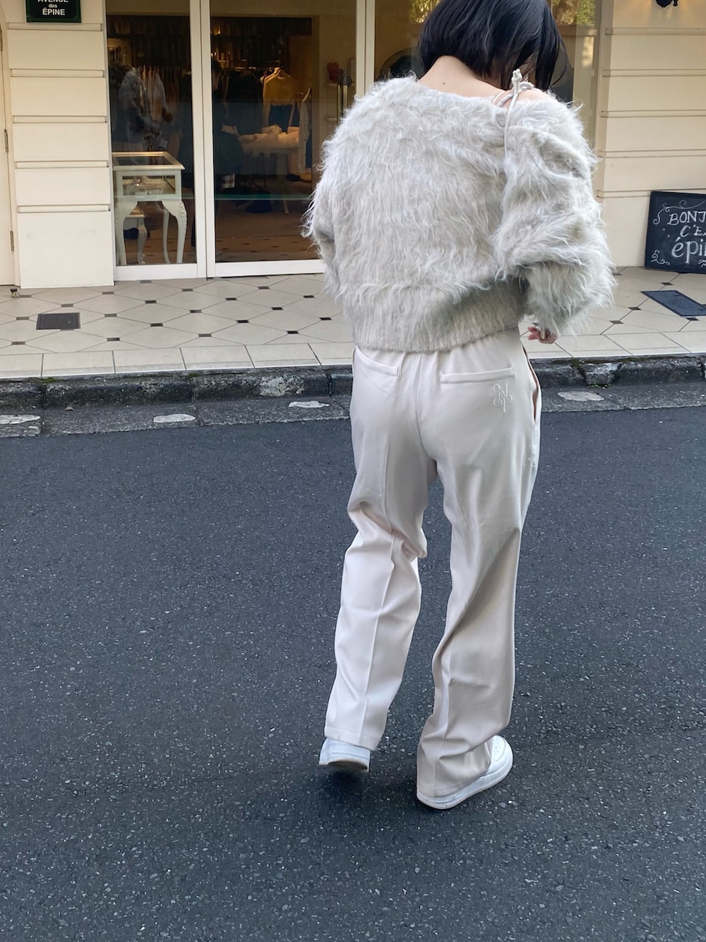 「重ね着ベストシーズン、秋服コーデ」|「one after another NICE CLAUPのマシュマロ女子肩リボンニットビスチェ(キャミソール、ベージュ系)」を使った、manaさん(レディース・157cm)の秋コーディネートの2枚目の写真