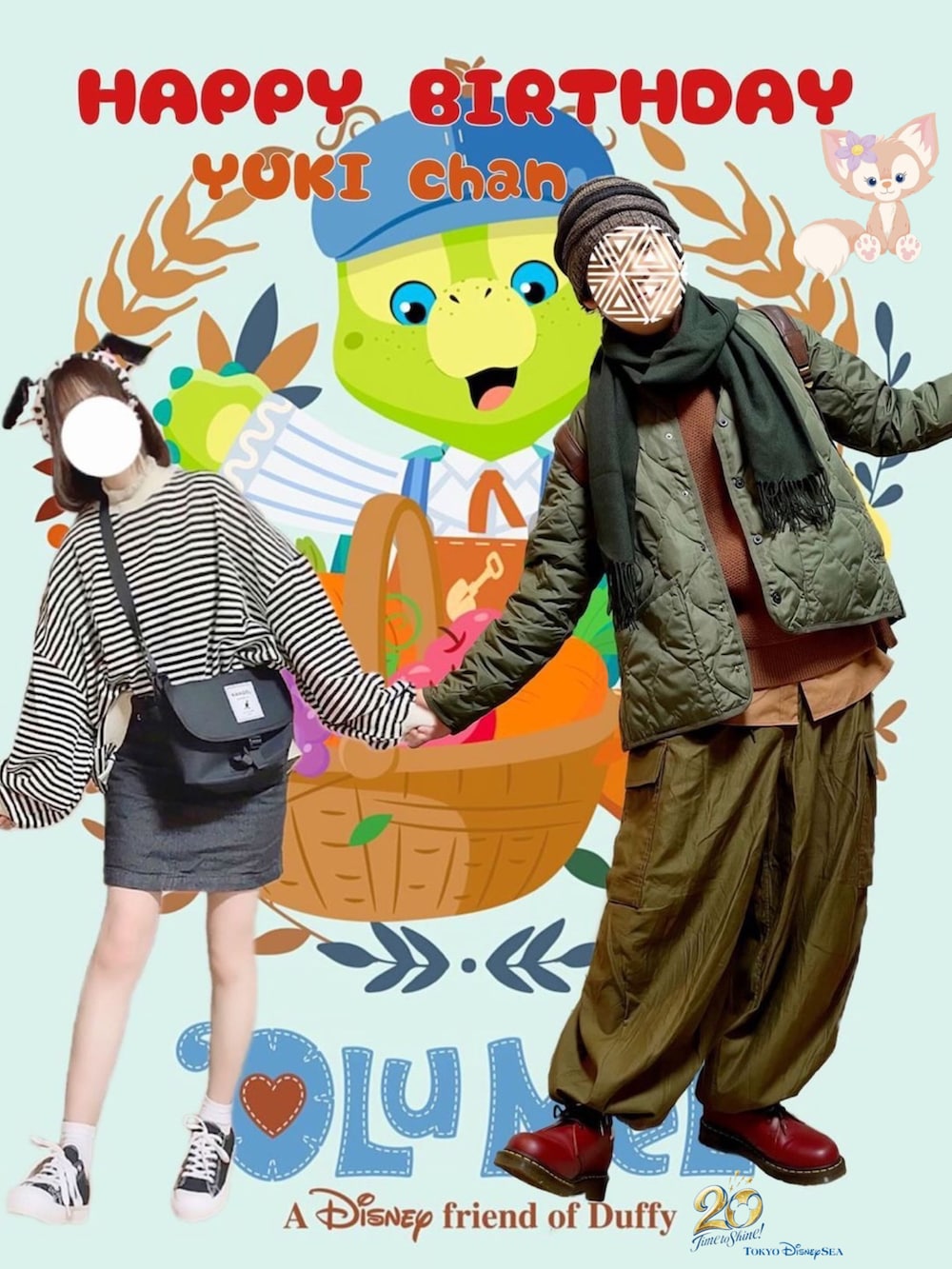 グレー系のカーディガン/ボレロ、グリーン系のワンピース、ホワイト系のスニーカーを着用したレディースの秋コーディネートの2枚目の写真