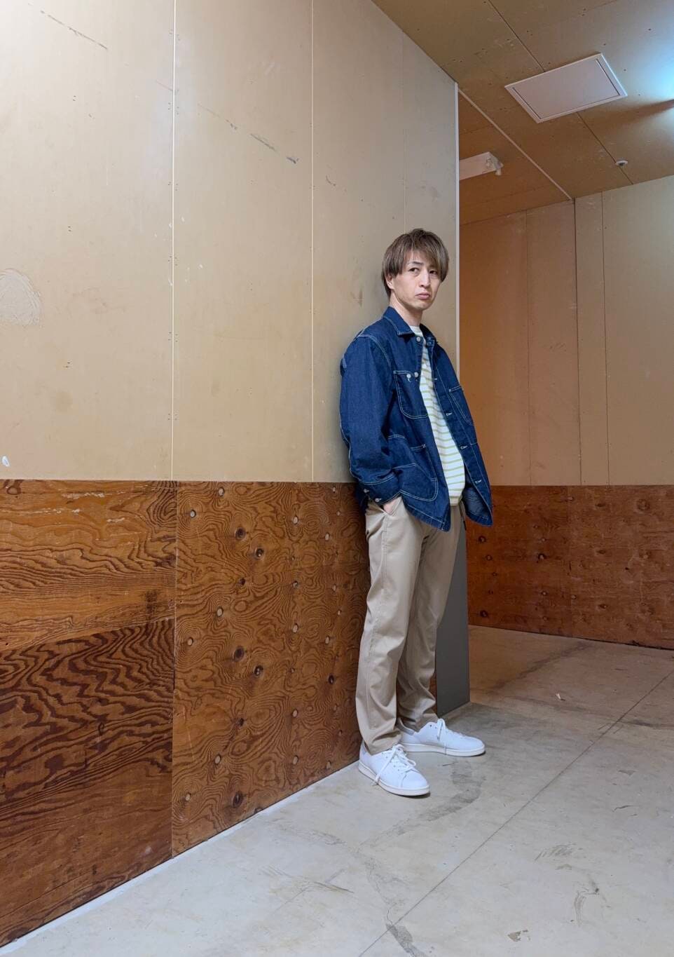 「デニム、スニーカー、カジュアル、オーバーサイズ、別注、アウター、テーパードパンツ、ロンT、FORK&SPOON、テーパード、Gramicci、春コーデ、春服、春アウター、doors」｜「FORK&SPOONの『ユニセックス』FORK&SPOON　ボートネックボーダー（Tシャツ/カットソー、イエロー系）」を使った、kyoroさん（メンズ・177cm）の春コーディネートの3枚目の写真