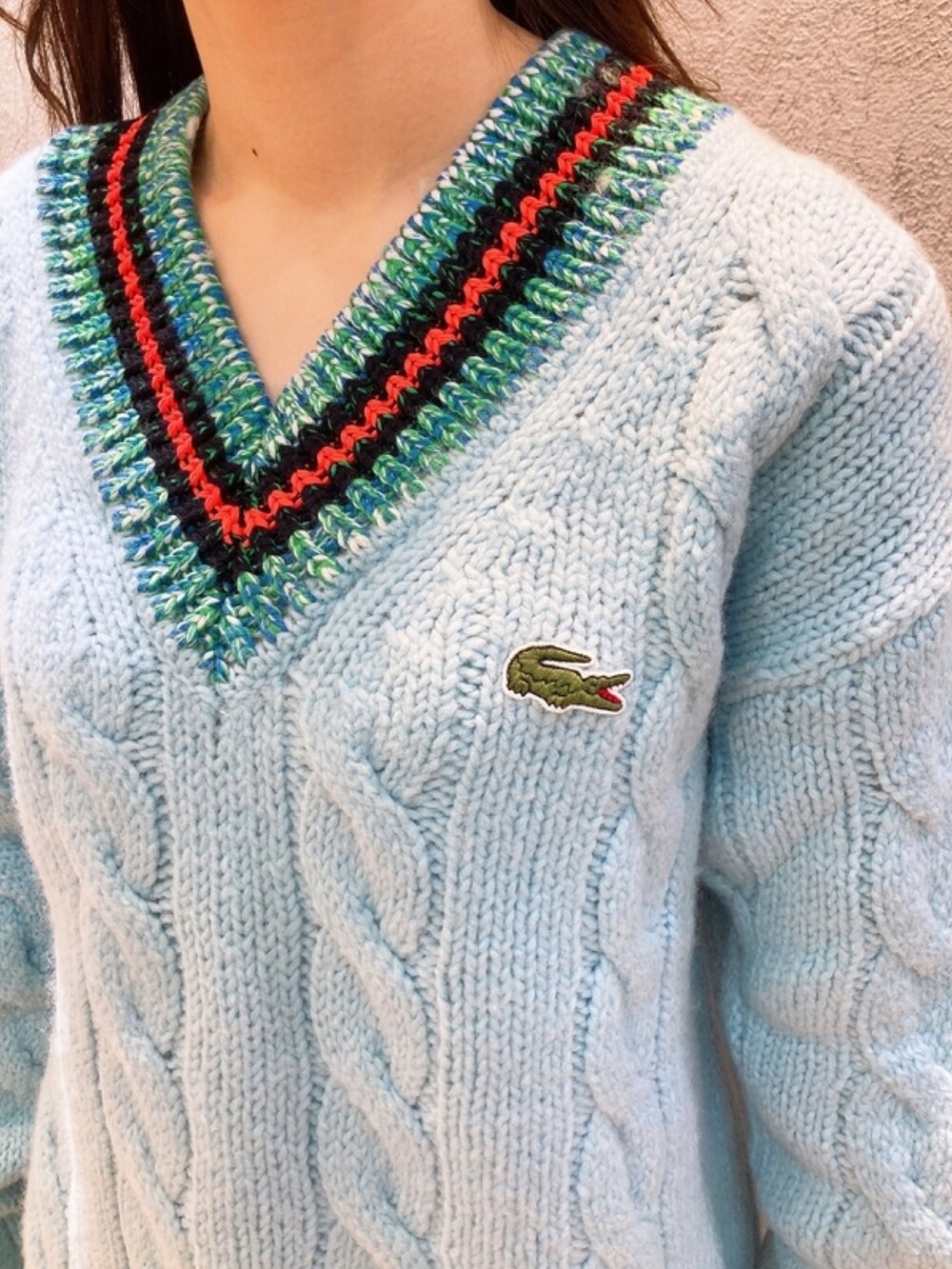 「LACOSTEのデコラティブリブニットチルデンセーター（ニット/セーター、ブルー系）」を使った、momoさん（レディース・166cm）の春コーディネートの3枚目の写真