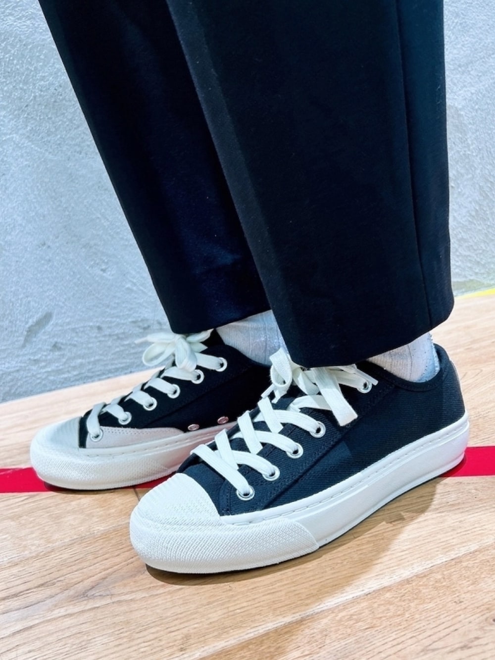 「麻シャツ、リネンシャツ、リブニット、ショルダーバッグ、ピンク」｜「LACOSTEのリネンコットン オーバーサイズ サイドスリット 長袖シャツ（シャツ/ブラウス、ピンク系）」を使った、momoさん（レディース・166cm）の春コーディネートの6枚目の写真
