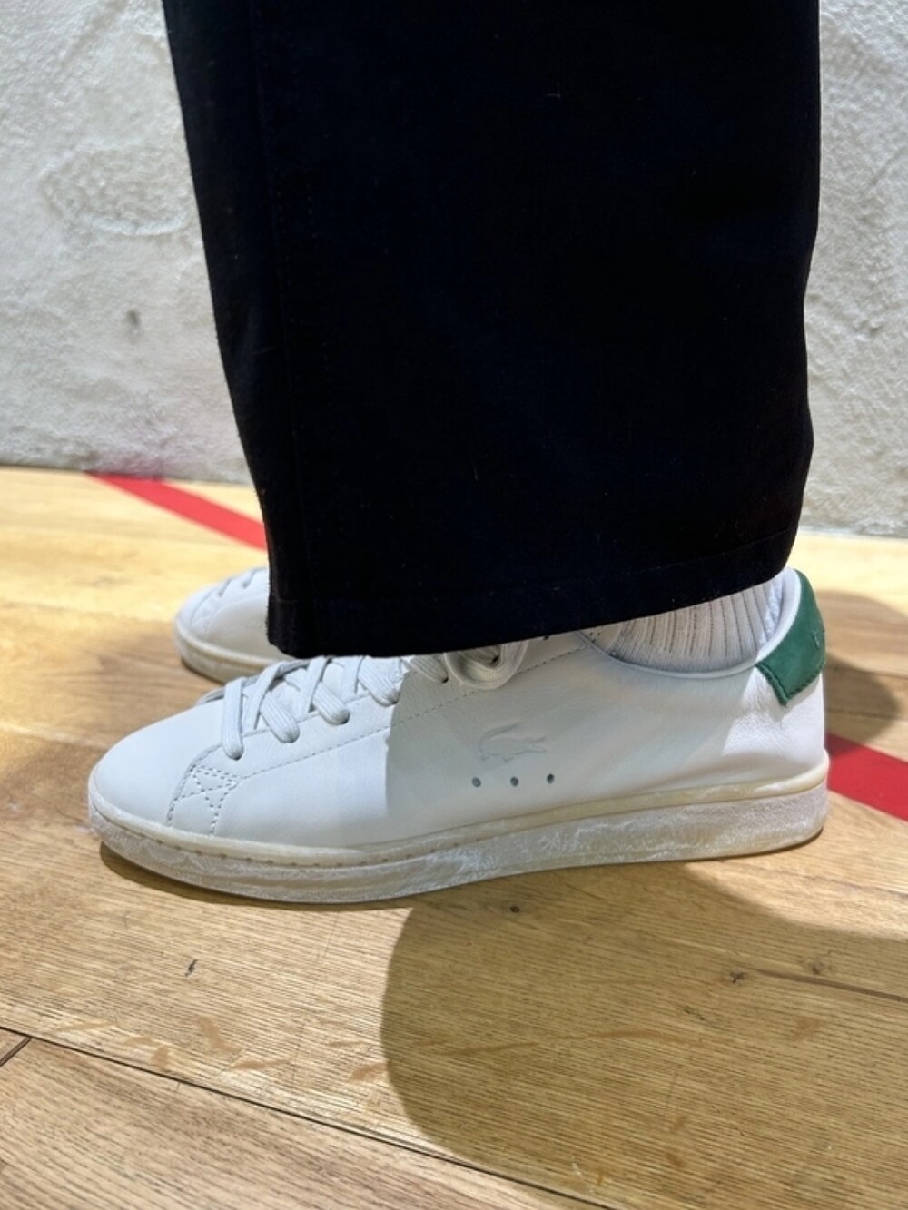 「LACOSTEのエッセンシャルローゲージニットセーター（ニット/セーター、グリーン系）」を使った、momoさん（レディース・166cm）の春コーディネートの5枚目の写真