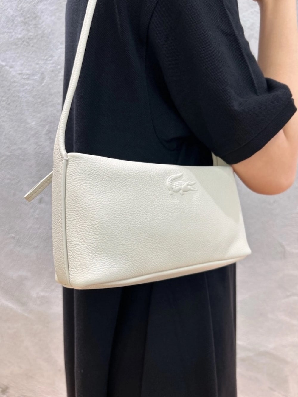 「ポロワンピ、ワンピース、ラコステ」｜「LACOSTEの鹿の子地マキシ丈ドレス（シャツワンピース、ブラック系）」を使った、momoさん（レディース・166cm）の春コーディネートの4枚目の写真