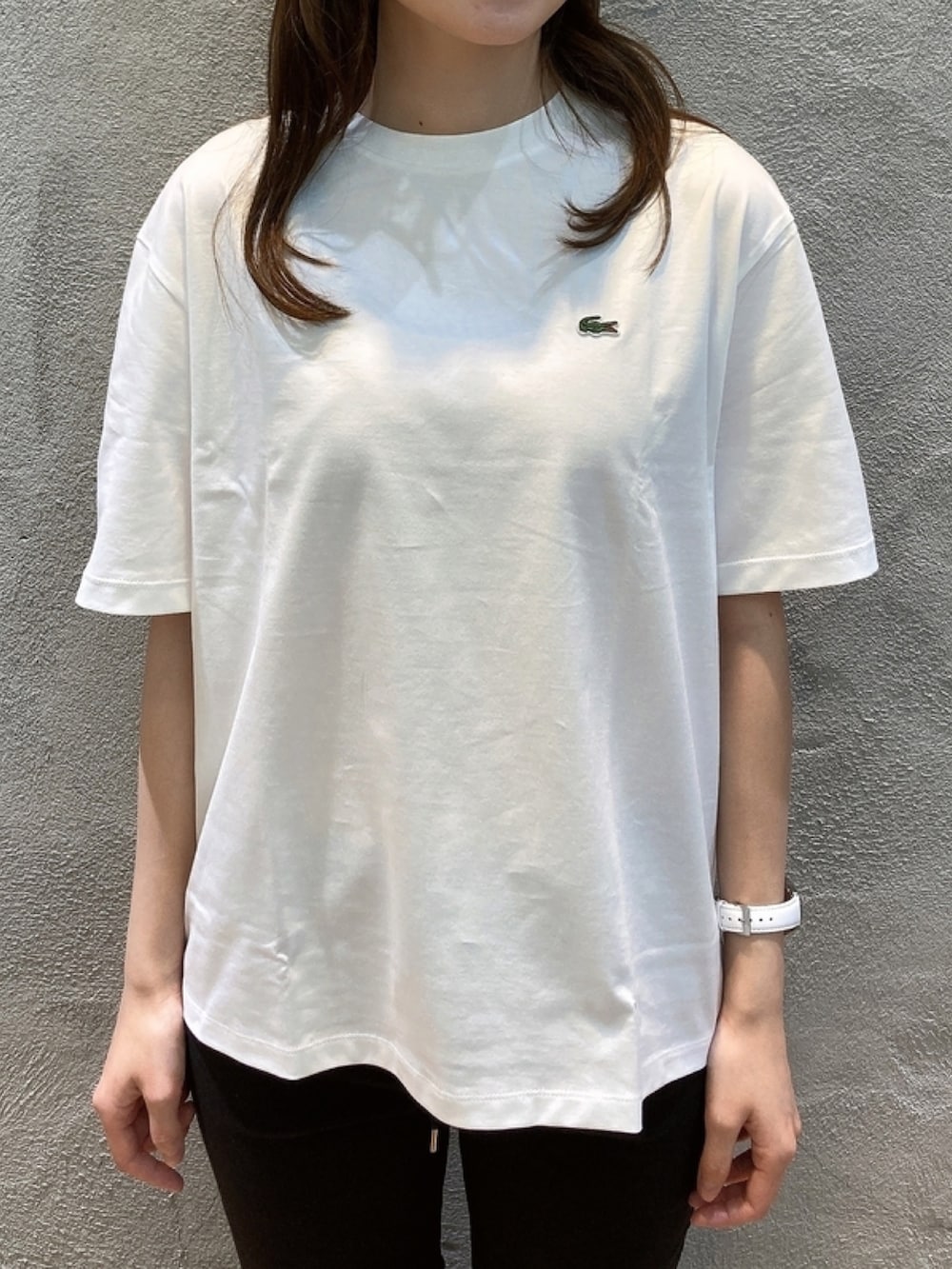 「LACOSTEのワイドストライプシャツ（シャツ/ブラウス、グリーン系）」を使った、momoさん（レディース・166cm）の春コーディネートの4枚目の写真