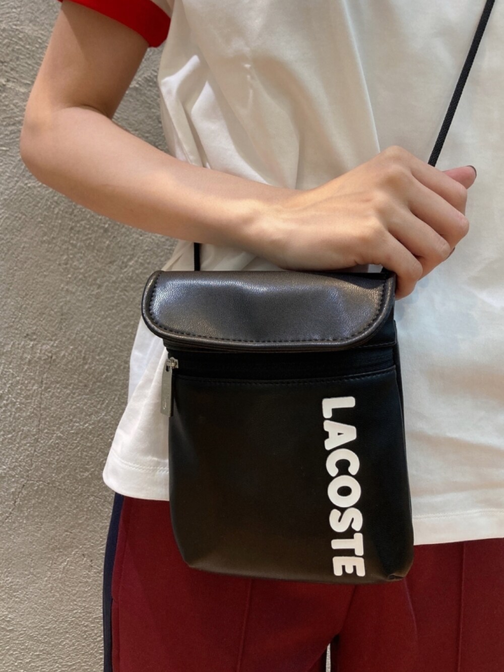 「LACOSTEのラコステテニストリムTシャツ（Tシャツ/カットソー、ホワイト系）」を使った、momoさん（レディース・166cm）の春コーディネートの5枚目の写真
