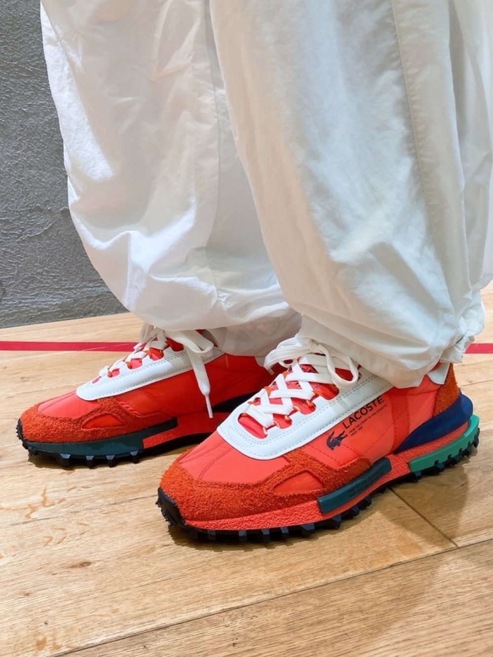 「LACOSTEのデコラティブリブニットチルデンセーター（ニット/セーター、ブルー系）」を使った、momoさん（レディース・166cm）の春コーディネートの5枚目の写真