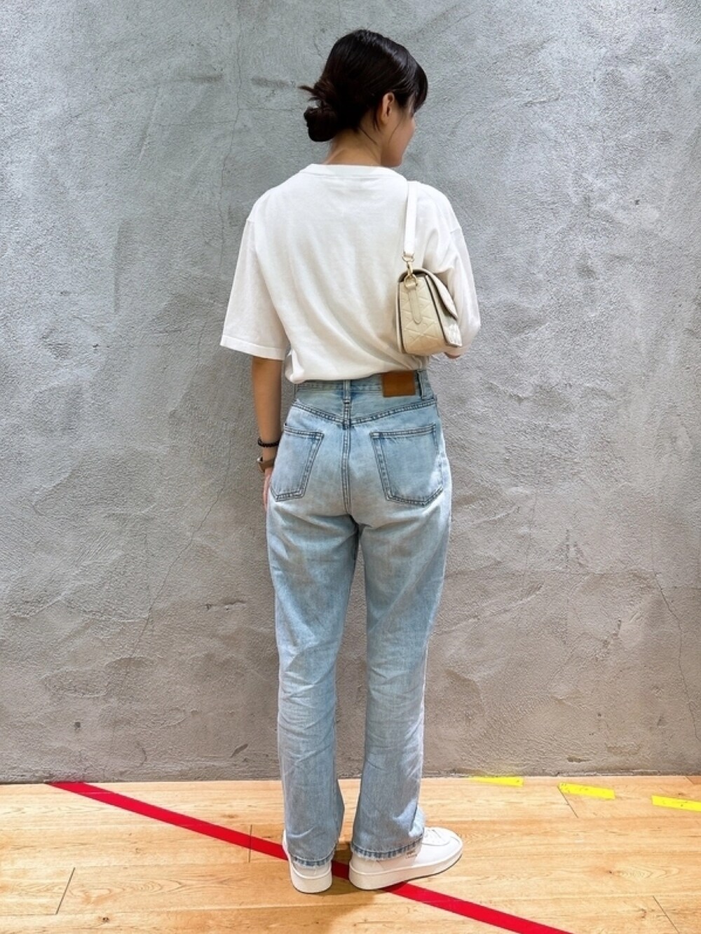 「カーディガン、ショルダーバッグ、ハンドバッグ」｜「LACOSTEのトーナルアーガイル柄 Vネックコットンニットカーディガン（カーディガン/ボレロ、グリーン系）」を使った、momoさん（レディース・166cm）の春コーディネートの4枚目の写真
