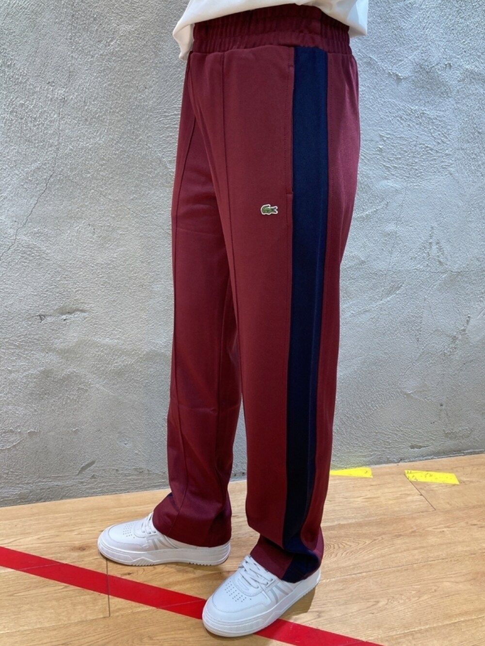 「LACOSTEのラコステテニストリムTシャツ（Tシャツ/カットソー、ホワイト系）」を使った、momoさん（レディース・166cm）の春コーディネートの6枚目の写真