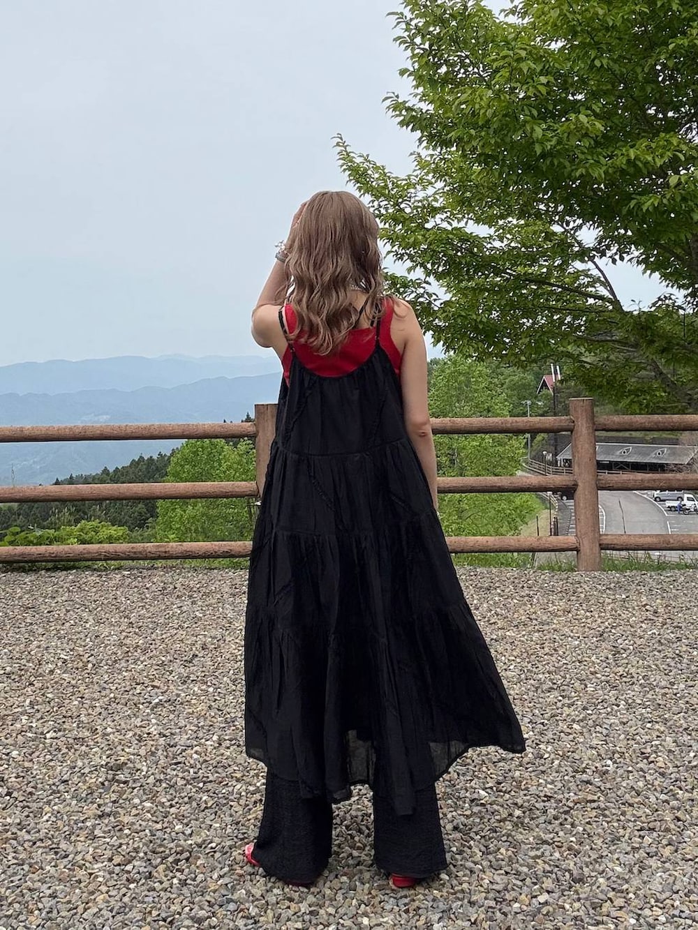 「骨格ストレート、高身長、カジュアル、カジュアルコーデ」|「LOWRYS FARMのパールタレンネックレス 249411(ネックレス、ベージュ系)」を使った、soyosukeさん(レディース・170cm)の春コーディネートの2枚目の写真