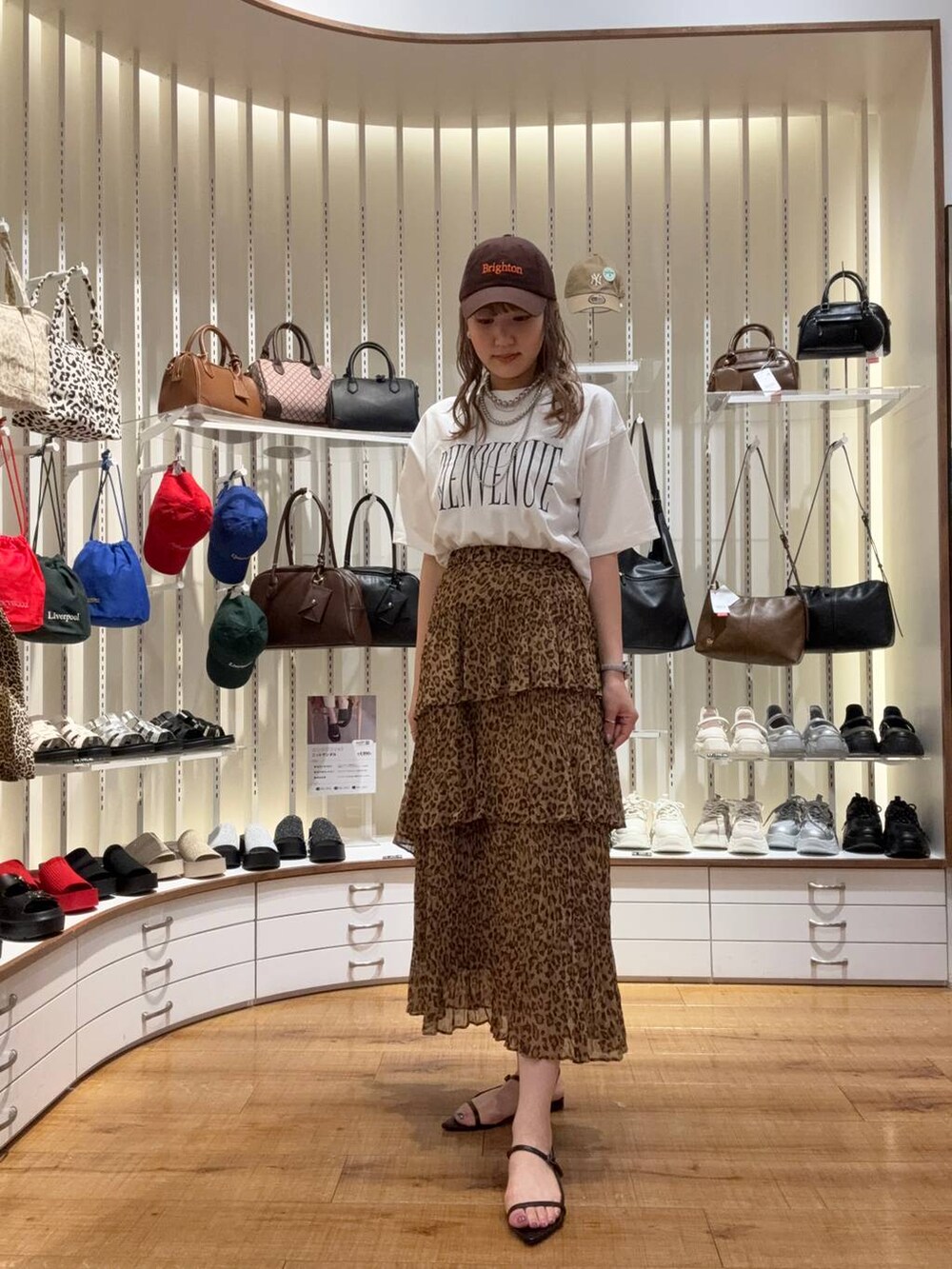 「骨格ストレート、高身長、カジュアル、カジュアルコーデ」｜「LOWRYS FARMのポインテッドナローサンダル  287486（サンダル、ブラック系）」を使った、soyosukeさん（レディース・170cm）の夏コーディネートの2枚目の写真