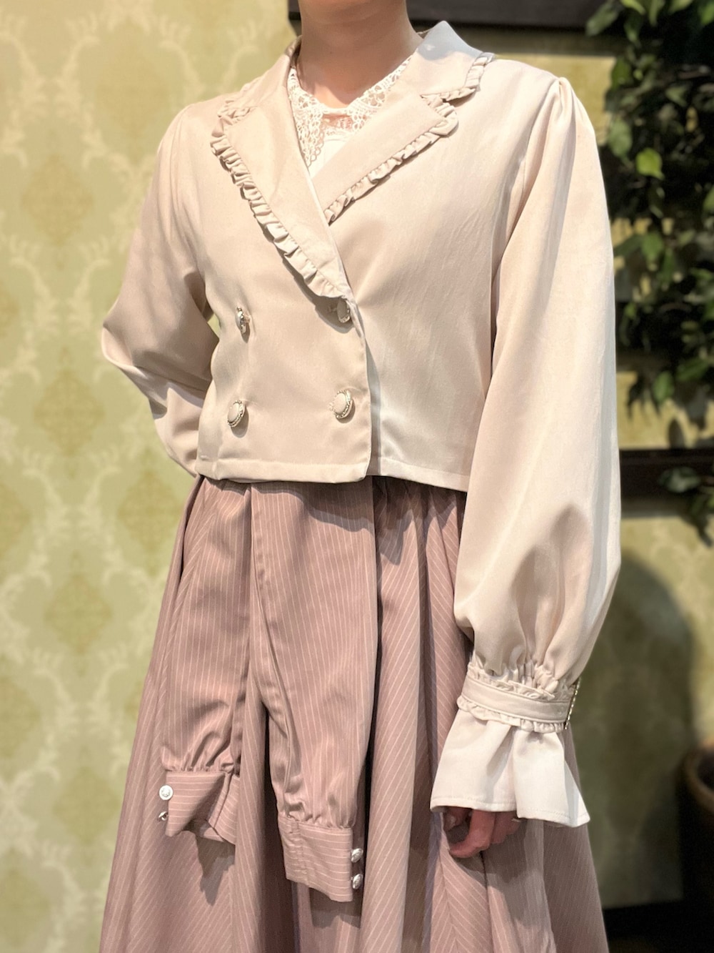 「キャップ、淡色コーデ、春色、休日スタイル、デートコーデ、ボーダー、お出かけコーデ、大人カジュアル、axes femme、大人カジュアルコーデ、春服、おでかけコーデ、セットアップコーデ、ビスチェ、セットアップ」|「axes femmeの総レースキャスケット(キャスケット、ホワイト系)」を使った、ハナミズキさん(レディース・158cm)の春コーディネートの8枚目の写真