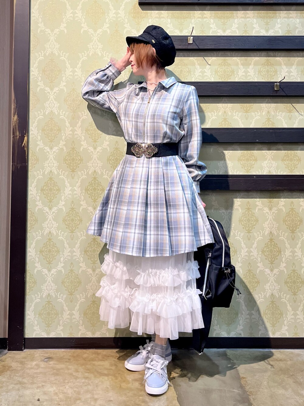 「ジャケット、スポーツミックス、春コーデ、春めき満開コーデ、axes femme、休日スタイル、お出かけコーデ、オトナ女子、大人女子、レイヤードコーデ、キャップ、ワンピース、スニーカー、リュック、ジップパーカー」|「axes femmeのオーナメント装飾ゴムベルト(ベルト、ゴールド系)」を使った、ハナミズキさん(レディース・158cm)の春コーディネートの3枚目の写真