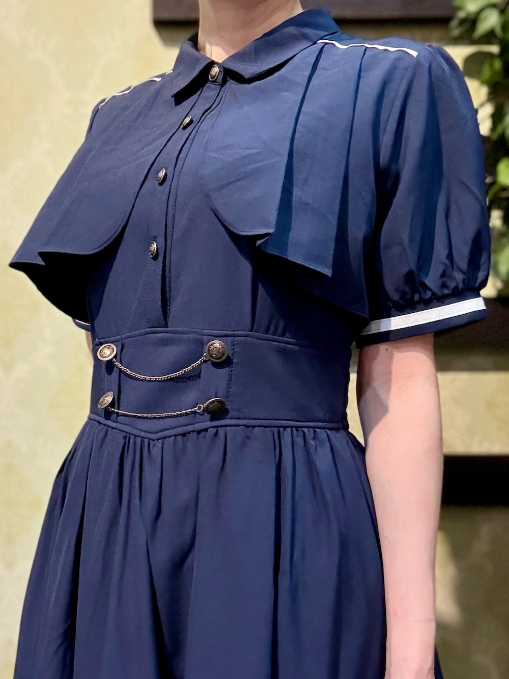 「ショルダーバッグ、レイヤードスタイル、やっぱり帽子が好き、ワンピース、シンプルコーデ、きれいめカジュアル、休日スタイル、お出かけコーデ、デートコーデ、axes femme、オトナカジュアル、きれいめコーデ、大人ファッション、大人女子、ワンピースコーデ」|「axes femmeのハイウエストフラシ半袖ワンピース(ワンピース、ブルー系)」を使った、ハナミズキさん(レディース・158cm)の春コーディネートの4枚目の写真
