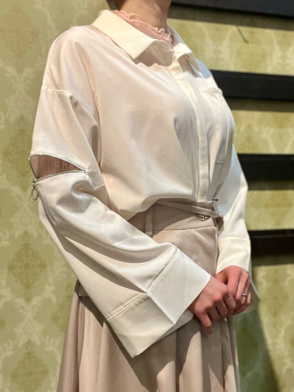 「春色、大人カジュアル、淡色コーデ、デートコーデ、休日スタイル、お出かけコーデ、axes femme、おでかけコーデ、春カラー、きれいめコーデ、大人かわいい、おしゃれさんと繋がりたい、オトナカジュアル、スカートスタイル」|「axes femmeの連ボタン花レースインナー(Tシャツ/カットソー、ピンク系)」を使った、ハナミズキさん(レディース・158cm)の春コーディネートの4枚目の写真