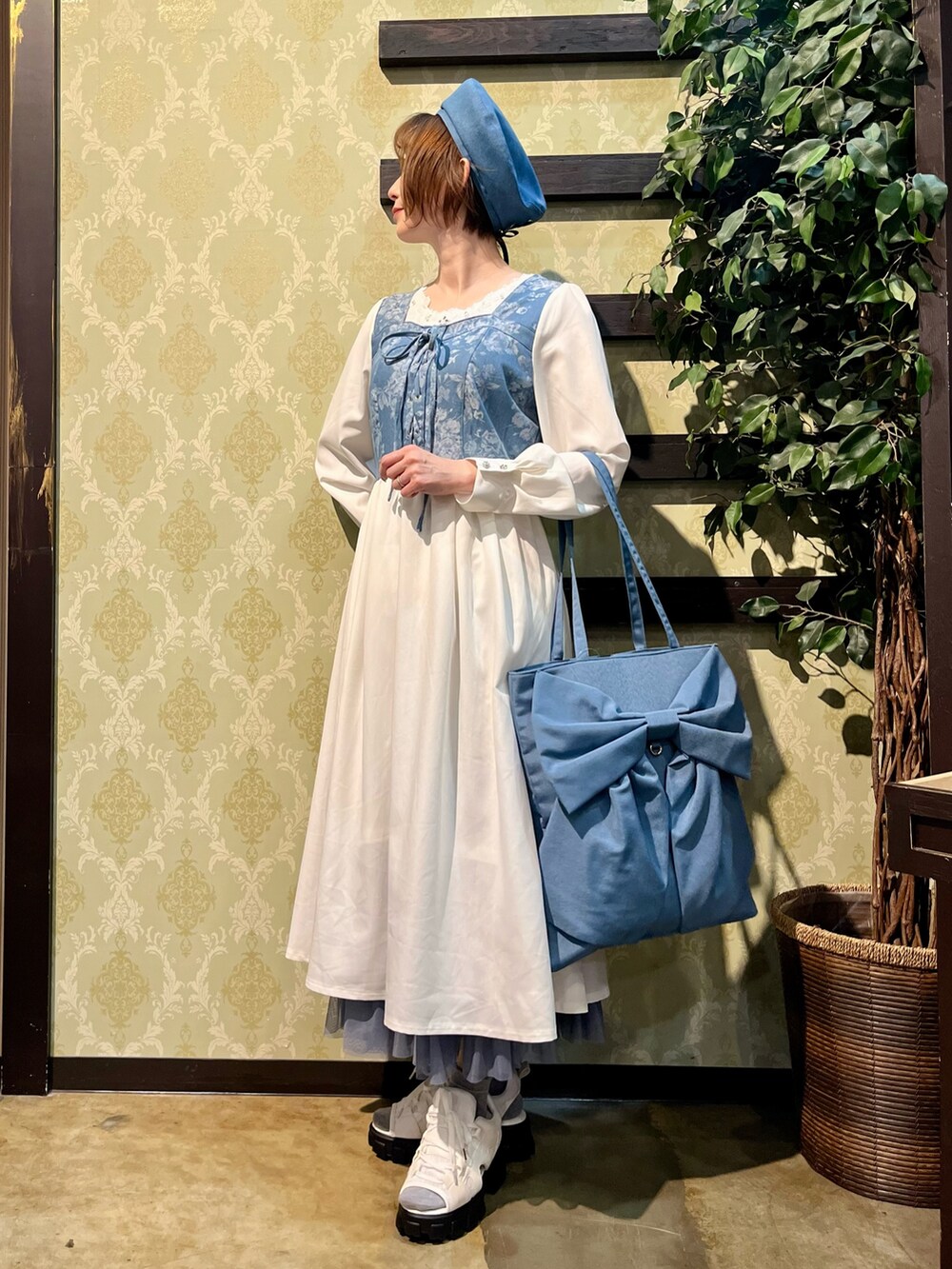 「春めき満開コーデ、春色、大人カジュアル、ワンピース、休日スタイル、デートコーデ、お出かけコーデ、リボン、axes femme、春服コーデ、大人ガーリー、お花見コーデ、ワンピーススタイル、デイリーカジュアル、花柄」|「axes femmeのレースアップデニムベレー(ハンチング/ベレー帽、ブルー系)」を使った、ハナミズキさん(レディース・158cm)の春コーディネートの4枚目の写真