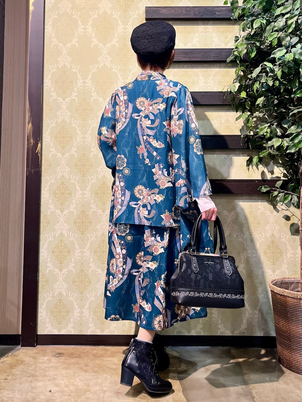 「春めき満開コーデ、キャップ、ワンピース、デートコーデ、休日スタイル、お出かけコーデ、axes femme、オトナカワイイ、お花見コーデ、レイヤードスタイル、ワンピーススタイル、着物」|「axes femmeの燦爛柄ワンピース(ワンピース、ブルー系)」を使った、ハナミズキさん(レディース・158cm)の春コーディネートの3枚目の写真