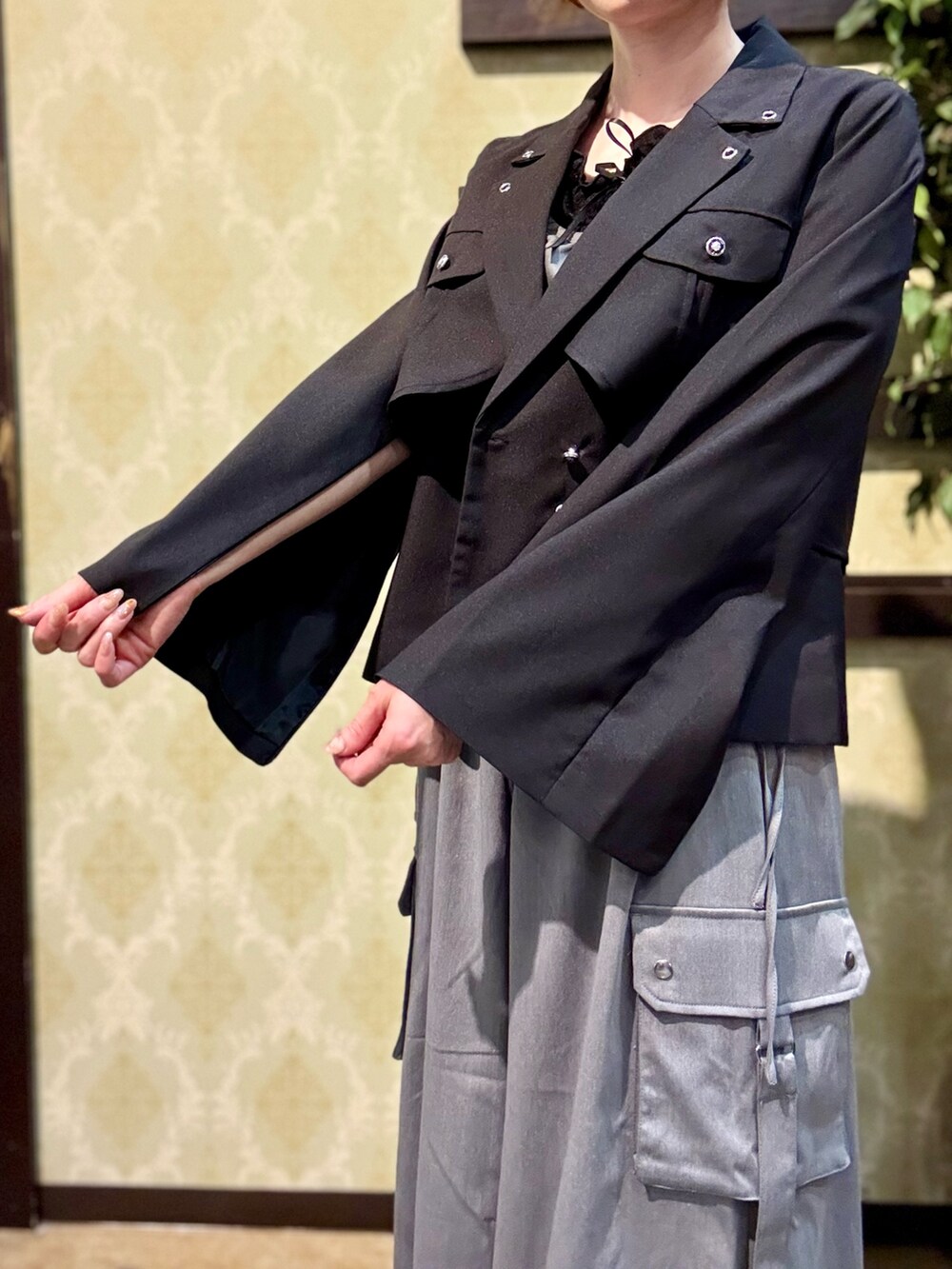 「ショルダーバッグ、大人カジュアル、最近のいい感じコーデ、モノトーン、春夏コーデ、キャップ、シンプルコーデ、レイヤードスタイル、韓国ファッション、きれいめカジュアル、休日スタイル、axes femme、パンツスタイル、おでかけコーデ、オトナ女子」｜「axes femmeの総レースキャスケット（キャスケット、ブラック系）」を使った、ハナミズキさん（レディース・158cm）の春コーディネートの9枚目の写真