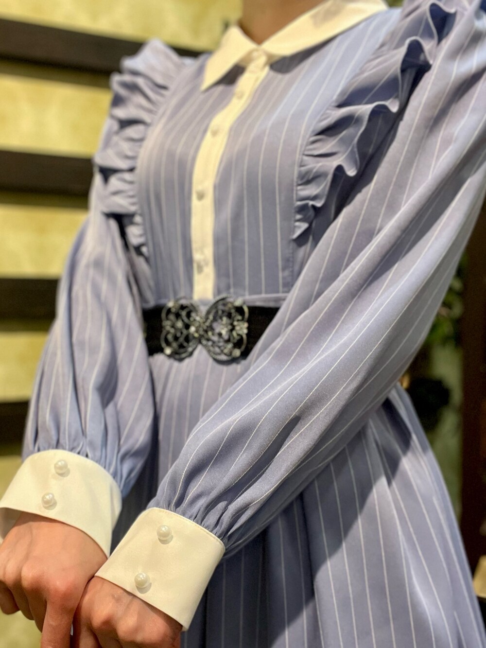 「ジャケット、春コーデ、春めき満開コーデ、axes femme、大人可愛い、大人かわいい、ワンピース、レイヤードスタイル、きれいめカジュアル」｜「axes femmeのスカラップ刺繍ダブルジャケット（テーラードジャケット、ブルー系）」を使った、ハナミズキさん（レディース・158cm）の春コーディネートの9枚目の写真