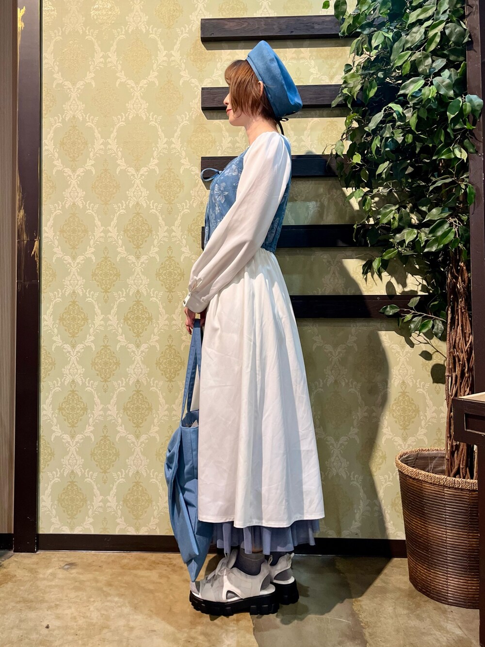 「春めき満開コーデ、春色、大人カジュアル、ワンピース、休日スタイル、デートコーデ、お出かけコーデ、リボン、axes femme、春服コーデ、大人ガーリー、お花見コーデ、ワンピーススタイル、デイリーカジュアル、花柄」|「axes femmeのレースアップデニムベレー(ハンチング/ベレー帽、ブルー系)」を使った、ハナミズキさん(レディース・158cm)の春コーディネートの5枚目の写真