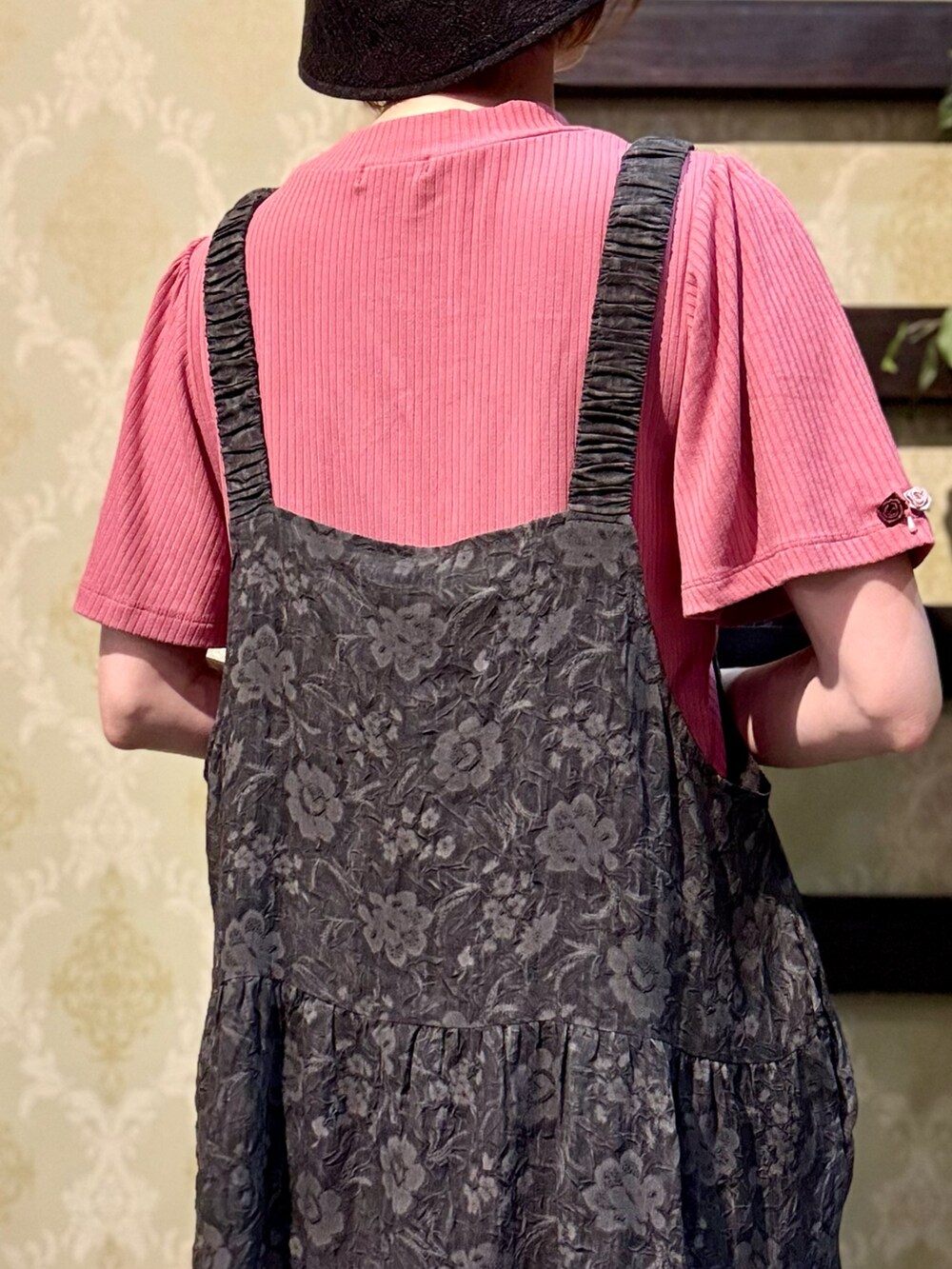 「サンダル、バケットハット、ピンクシャツ、ワンピース、ロングスカート、厚底サンダル、きれいめカジュアル、夏コーデ、ショルダーバッグ、axes femme、大人かわいい、シンプル、大人コーデ、楽チンコーデ、キレイめ」|「axes femmeの総レースUVバケハ(ハット、ブラック系)」を使った、ハナミズキさん(レディース・158cm)の夏コーディネートの6枚目の写真