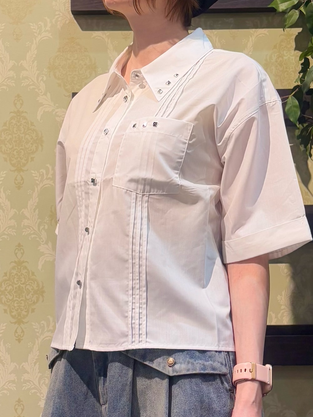 「デニム、デニムハーフパンツ、夏ルックで気分アップ、キャップ、夏コーデ、ショルダーバッグ、お出かけコーデ、axes femme、夏ファッション、オトナカジュアル、パンツスタイル、デニムコーデ」｜「axes femmeのベルトラインキャスケット（キャスケット、ブラック系）」を使った、ハナミズキさん（レディース・158cm）の夏コーディネートの6枚目の写真