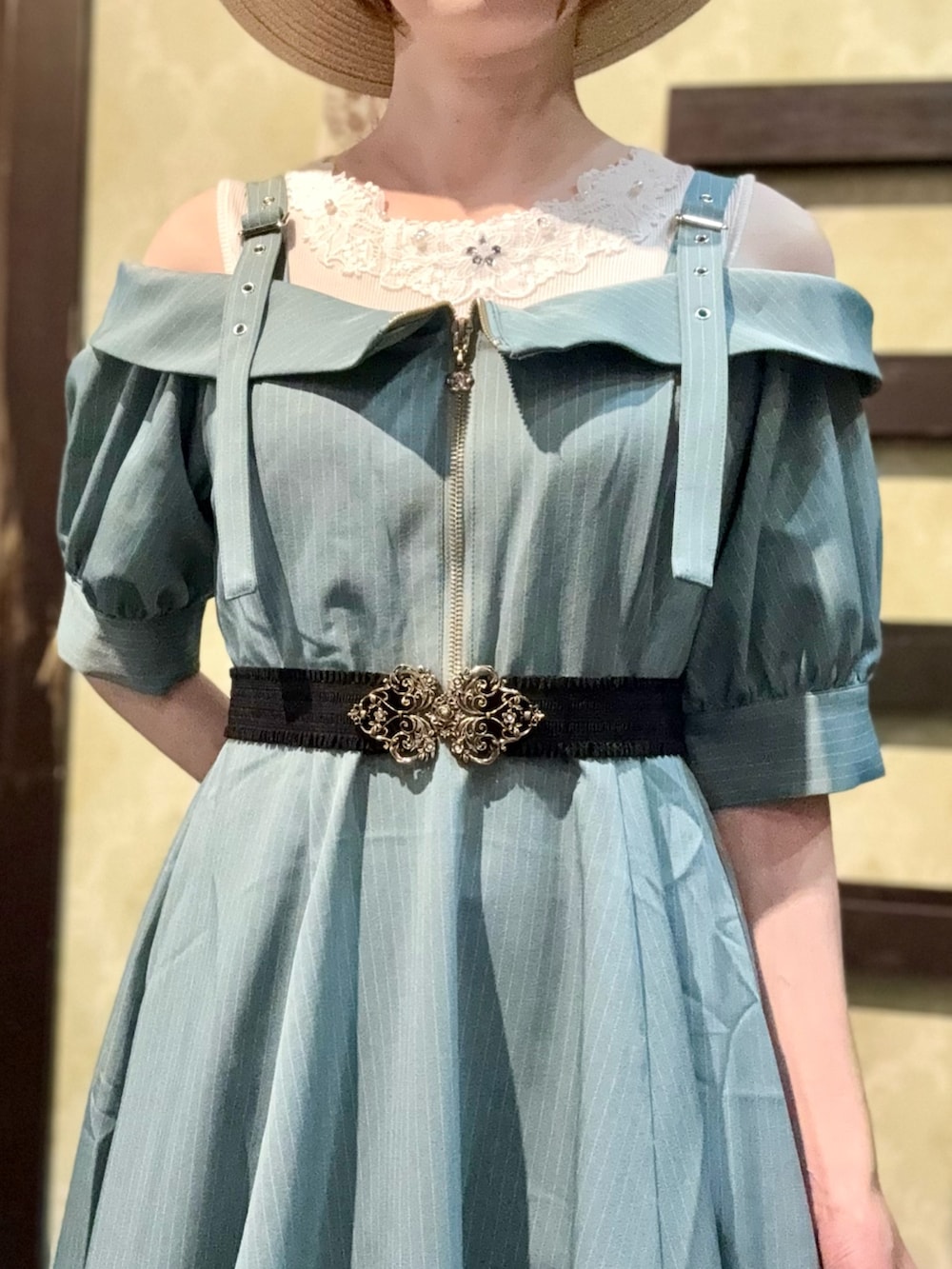 「サンダル、やっぱり帽子が好き、お出かけコーデ、リボン、デートコーデ、ワンピース、きれいめカジュアル、レイヤードスタイル、axes femme、カタログ掲載アイテム_axes femme、おでかけコーデ、初夏コーデ、大人かわいい、大人女子、大人可愛い」|「axes femmeのレースリボンフリルカンカン帽(ハット、ホワイト系)」を使った、ハナミズキさん(レディース・158cm)の春コーディネートの4枚目の写真