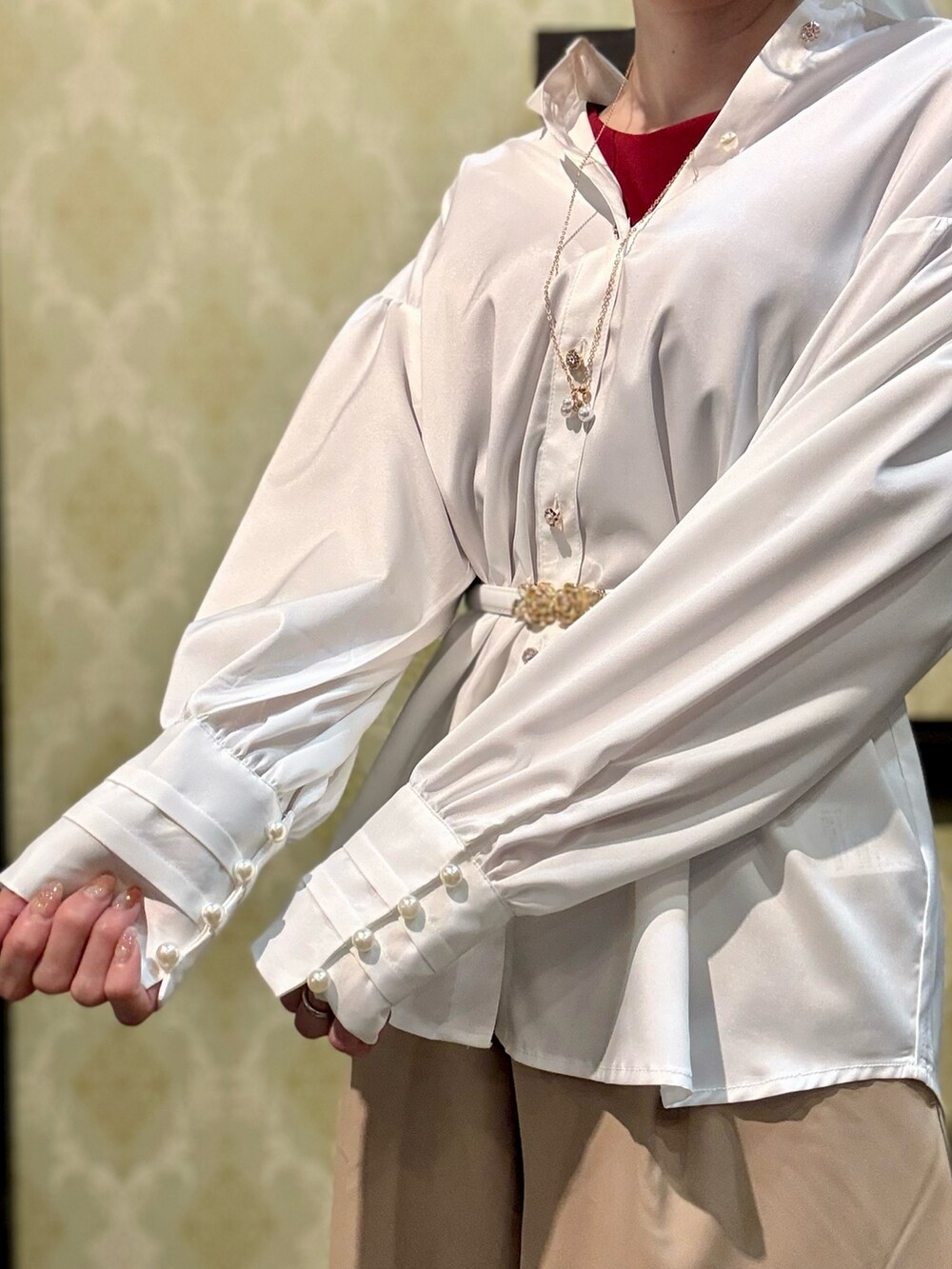 「大人カジュアル、最近のいい感じコーデ、トートバッグ、春夏コーデ、シンプルコーデ、レイヤードスタイル、きれいめカジュアル、axes femme、シンプルスタイル、大人かわいい、シンプル・ベーシック、レース、レイヤード、シャツコーデ」｜「axes femmeのローズバックル細ベルト（ベルト、ホワイト系）」を使った、ハナミズキさん（レディース・158cm）の春コーディネートの5枚目の写真