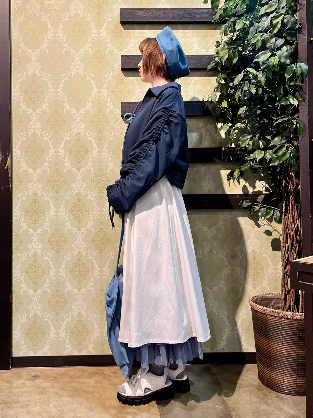「春めき満開コーデ、春色、大人カジュアル、ワンピース、休日スタイル、デートコーデ、お出かけコーデ、リボン、axes femme、春服コーデ、大人ガーリー、お花見コーデ、ワンピーススタイル、デイリーカジュアル、花柄」|「axes femmeのレースアップデニムベレー(ハンチング/ベレー帽、ブルー系)」を使った、ハナミズキさん(レディース・158cm)の春コーディネートの2枚目の写真